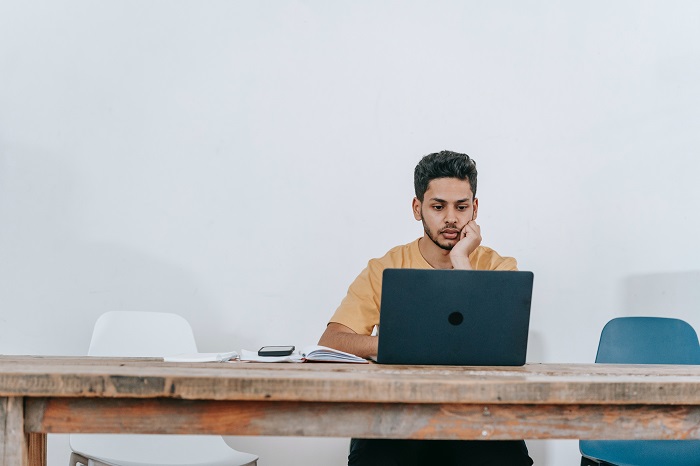 بحث عن عمل في الإمارات