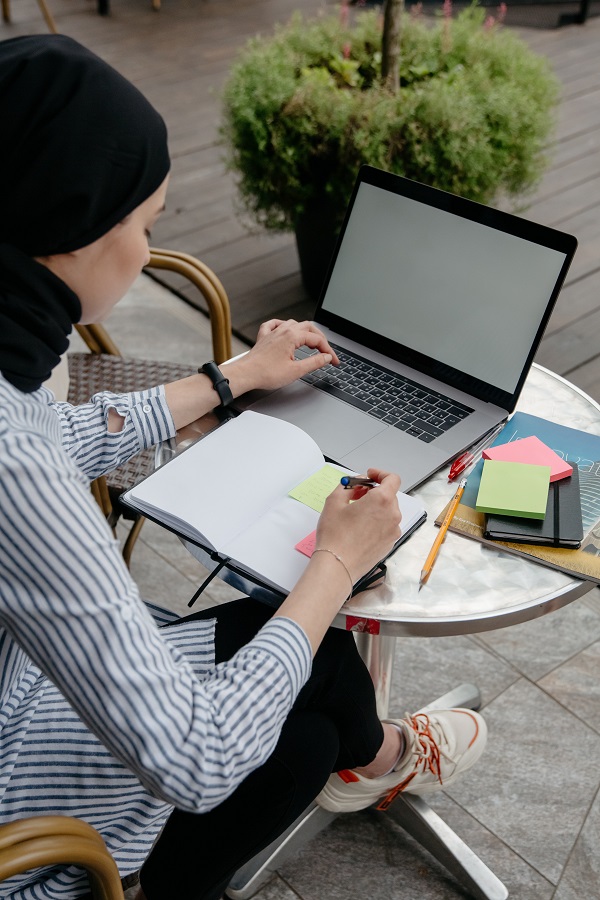 تقدم إلى وظيفة أو وظيفتين في اليوم لا أكثر